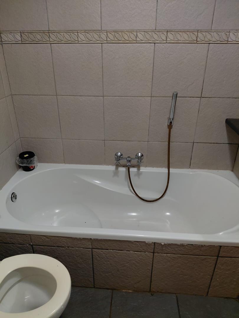 To Let 3 Bedroom Property for Rent in Loevenstein Western Cape